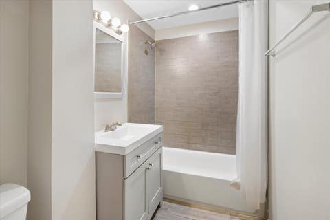 Tiny photo for 3923 W Ainslie Street #1E, Chicago, IL 60625 (MLS # 12734249)