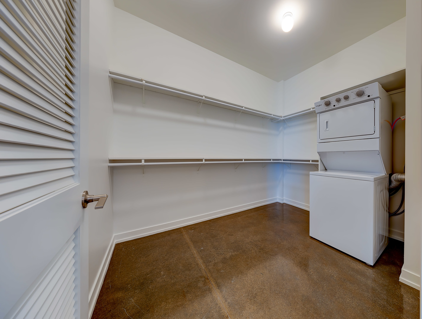 1131 W Winona Street 104