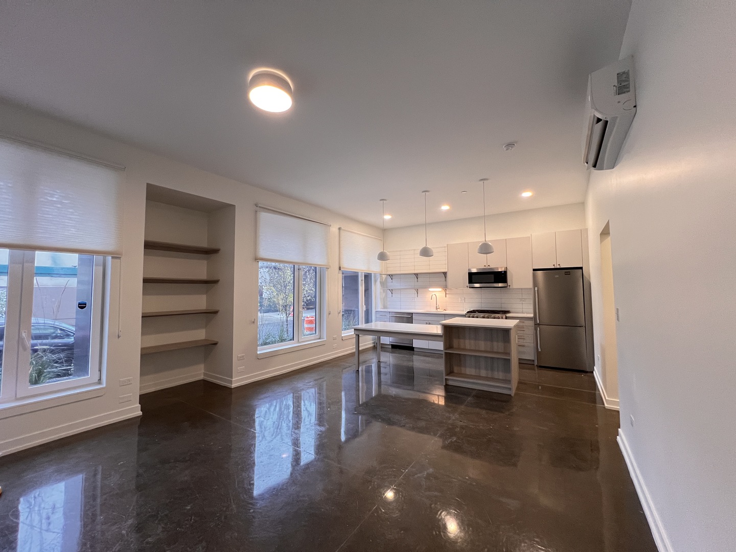 1131 W Winona Street 104