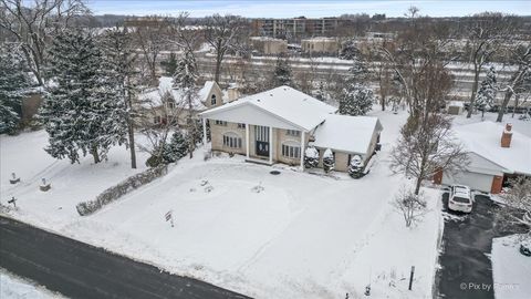 Tiny photo for 274 Timber View Drive, Oak Brook, IL 60523 (MLS # 12530473)
