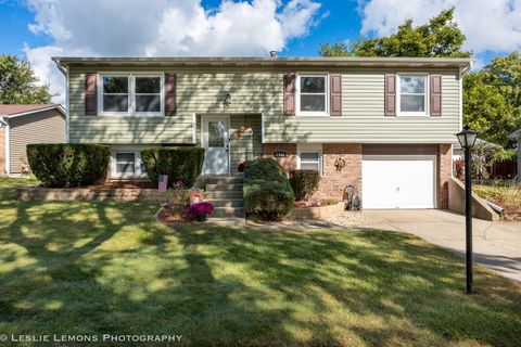 Photo of 2302 Dalewood Parkway, Woodridge, IL 60517 (MLS # 12489026)