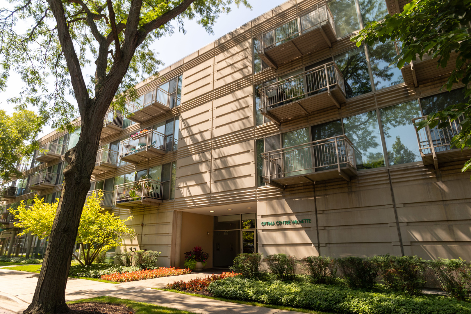 View Wilmette, IL 60091 condo