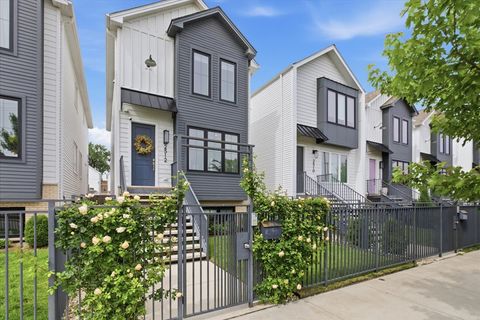 Photo of 2512 W Polk Street, Chicago, IL 60612 (MLS # 12664011)