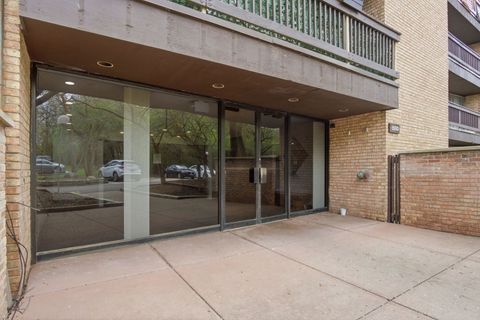 Tiny photo for 5500 Hillcrest Lane #4L, Lisle, IL 60532 (MLS # 12619463)