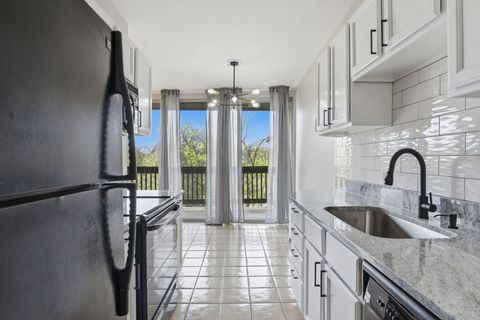 Tiny photo for 5500 Hillcrest Lane #4L, Lisle, IL 60532 (MLS # 12619463)