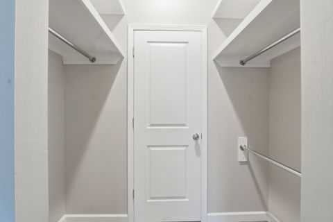 Tiny photo for 5500 Hillcrest Lane #4L, Lisle, IL 60532 (MLS # 12619463)