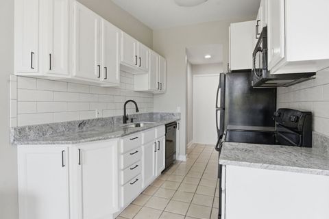 Tiny photo for 5500 Hillcrest Lane #4L, Lisle, IL 60532 (MLS # 12619463)