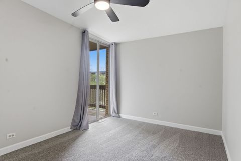 Tiny photo for 5500 Hillcrest Lane #4L, Lisle, IL 60532 (MLS # 12619463)