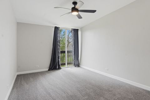 Tiny photo for 5500 Hillcrest Lane #4L, Lisle, IL 60532 (MLS # 12619463)