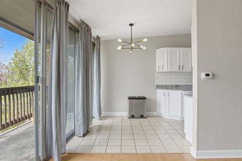 Tiny photo for 5500 Hillcrest Lane #4L, Lisle, IL 60532 (MLS # 12619463)