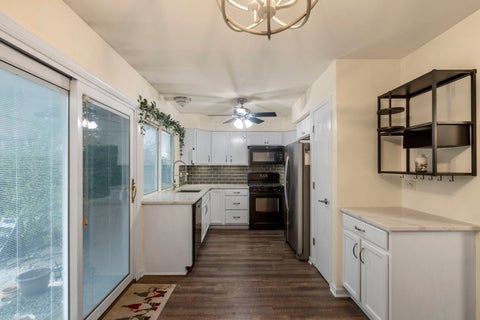 Tiny photo for 1990 Oxford Lane, Hoffman Estates, IL 60169 (MLS # 12786809)