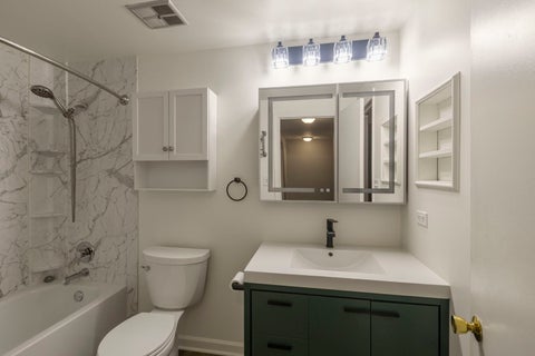 Tiny photo for 1990 Oxford Lane, Hoffman Estates, IL 60169 (MLS # 12786809)
