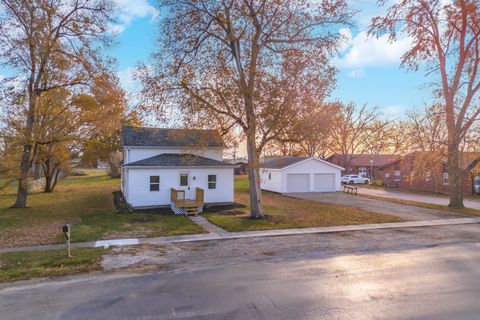 Photo of 401 S 6th Street, Cornell, IL 61319 (MLS # 12517800)
