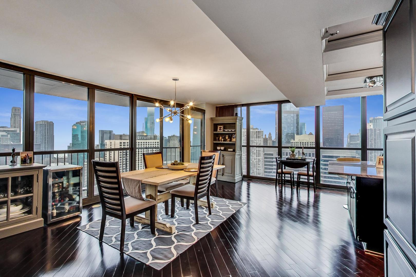 10 E Ontario Street 4801-02