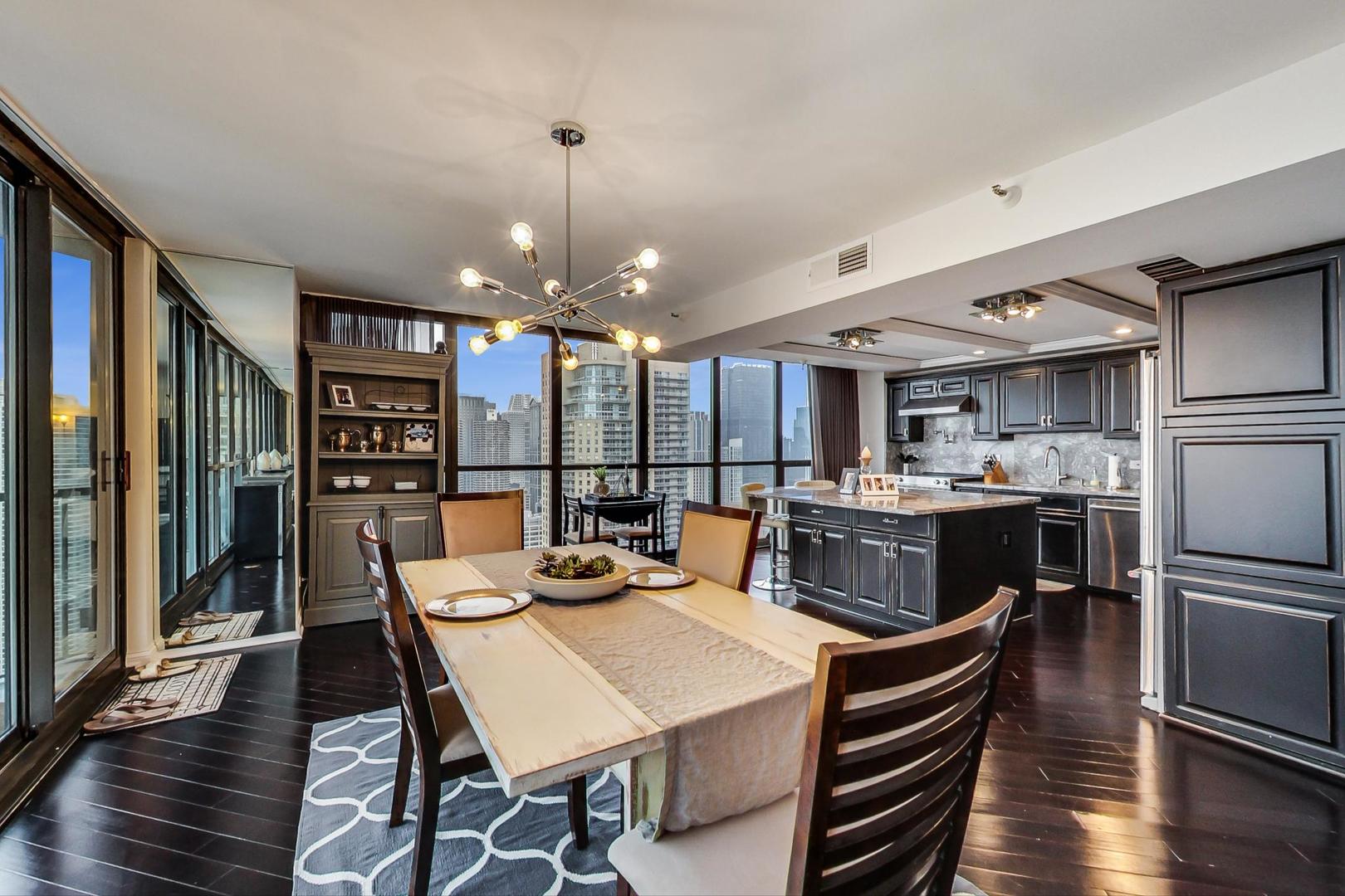 10 E Ontario Street 4801-02