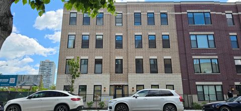 3105 S Giles Avenue 3S Chicago IL 60616