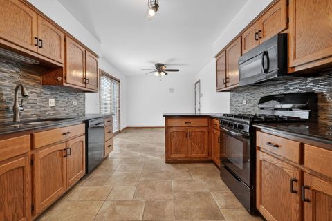 Tiny photo for 420 Windsor Drive, Oswego, IL 60543 (MLS # 12611381)