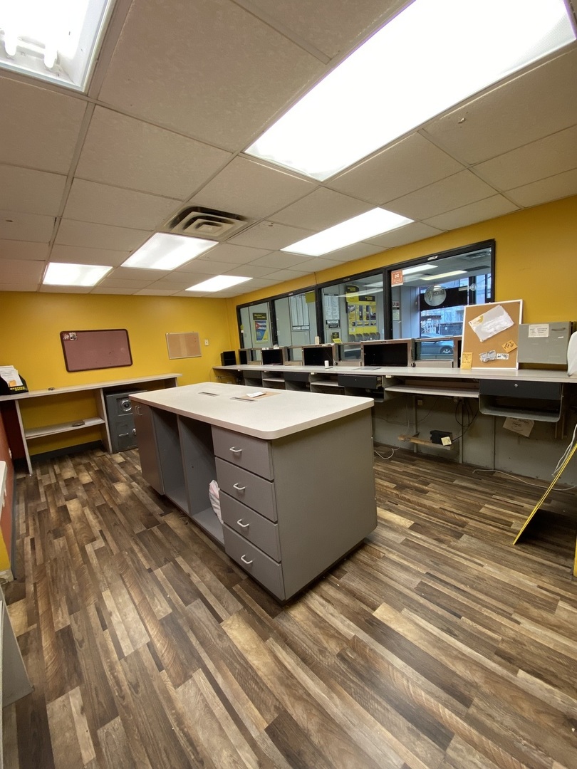 2745 W Division Street