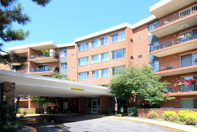 16 E Old Willow Road 405s