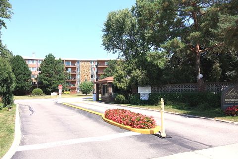 Photo of 16 E Old Willow Road #405s, Prospect Heights, IL 60070 (MLS # 12601891)