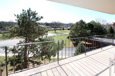 Tiny photo for 16 E Old Willow Road #405s, Prospect Heights, IL 60070 (MLS # 12601891)