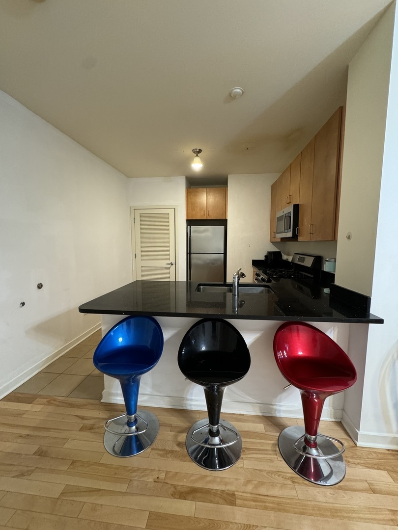 1155 W Roosevelt Road 204