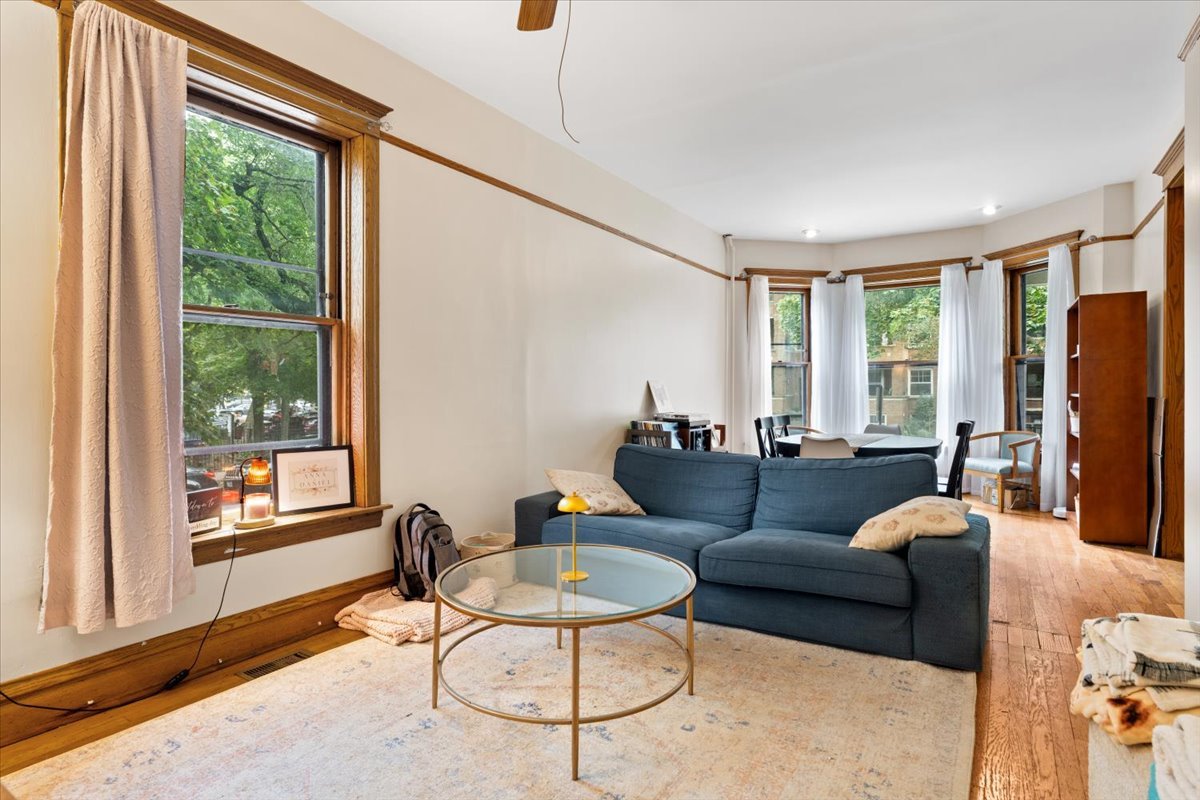 1234 W GRANVILLE Avenue