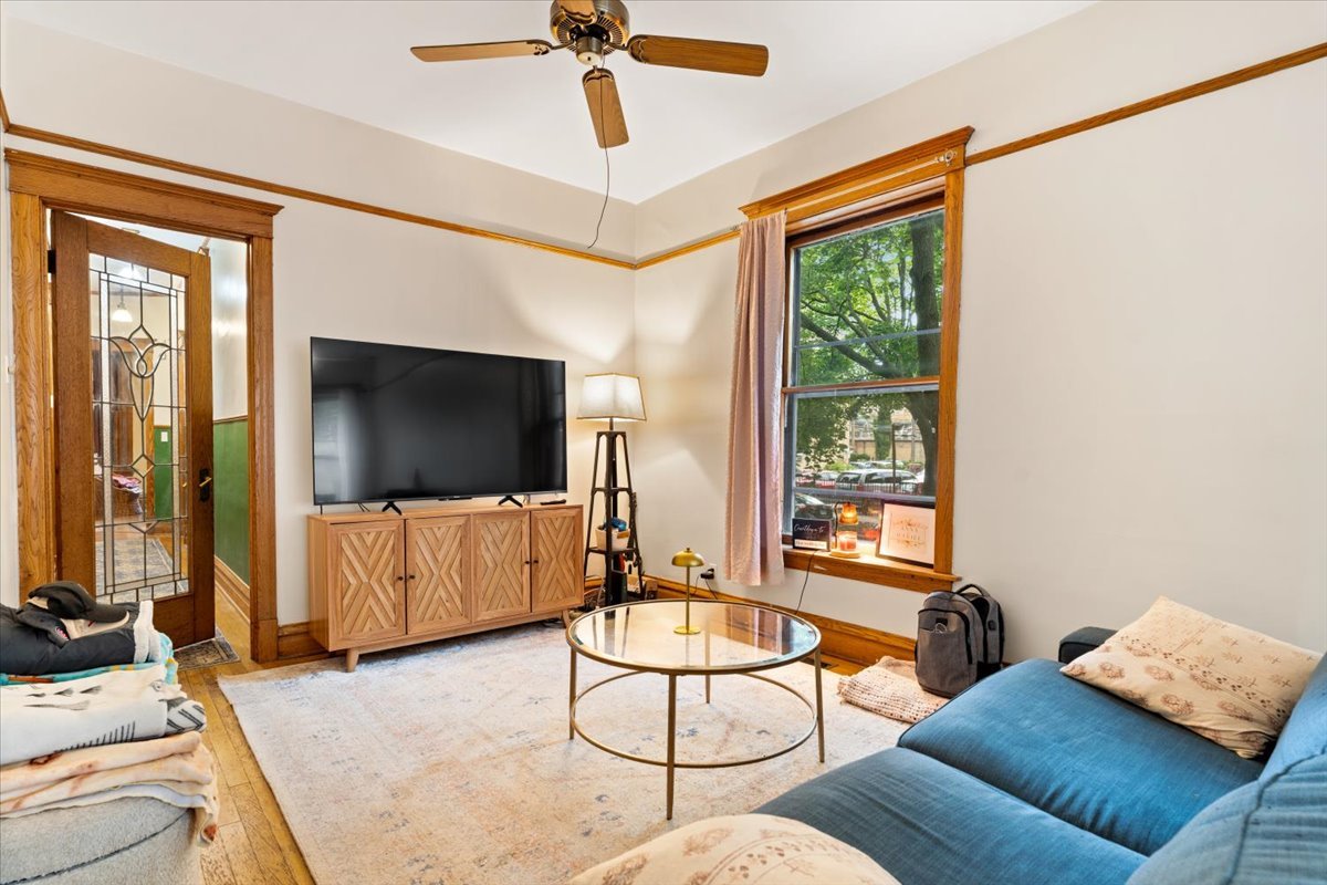 1234 W GRANVILLE Avenue