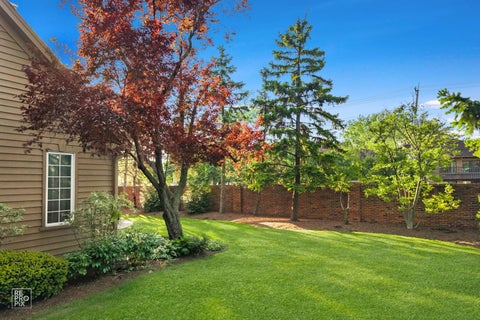 Tiny photo for 501 Wedgewood Court, Hinsdale, IL 60521 (MLS # 12662082)