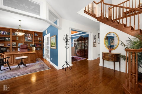 Tiny photo for 501 Wedgewood Court, Hinsdale, IL 60521 (MLS # 12662082)