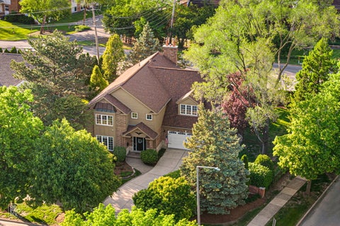 Tiny photo for 501 Wedgewood Court, Hinsdale, IL 60521 (MLS # 12662082)