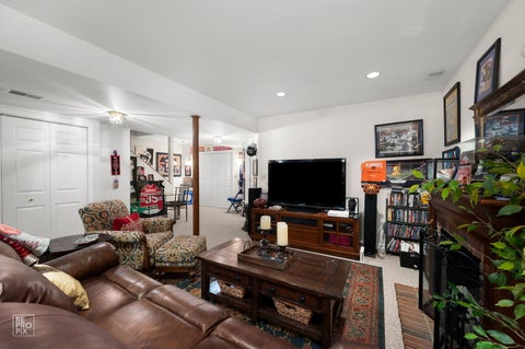 Tiny photo for 501 Wedgewood Court, Hinsdale, IL 60521 (MLS # 12662082)