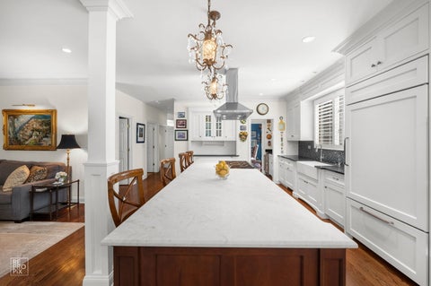 Tiny photo for 501 Wedgewood Court, Hinsdale, IL 60521 (MLS # 12662082)