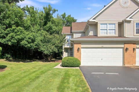 Photo of 327 Cimarron Road #327, Lombard, IL 60148 (MLS # 12747512)