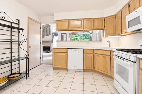 Tiny photo for 327 Cimarron Road #327, Lombard, IL 60148 (MLS # 12747512)