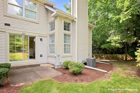Tiny photo for 327 Cimarron Road #327, Lombard, IL 60148 (MLS # 12747512)
