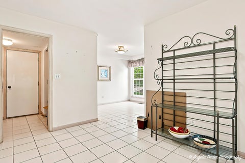 Tiny photo for 327 Cimarron Road #327, Lombard, IL 60148 (MLS # 12747512)