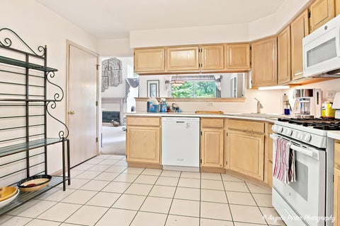 Tiny photo for 327 Cimarron Road #327, Lombard, IL 60148 (MLS # 12747512)
