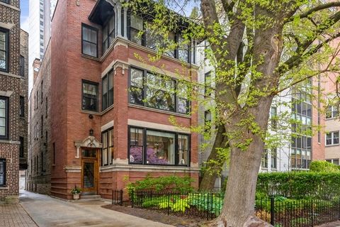 Photo of 510 W Roscoe Street #1, Chicago, IL 60657 (MLS # 12464961)