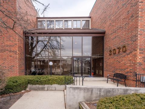 Photo of 3070 Pheasant Creek Drive #207, Northbrook, IL 60062 (MLS # 12572556)