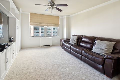 Tiny photo for 525 W HAWTHORNE Place #1204, Chicago, IL 60657 (MLS # 12512414)
