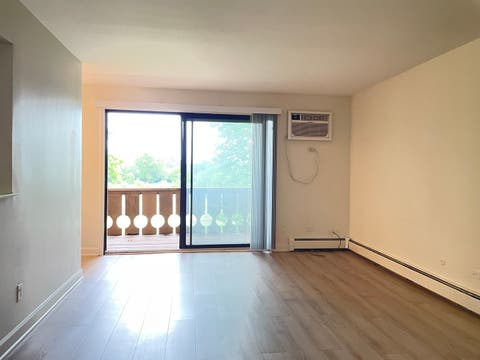 Tiny photo for 4 Parkside Court #7, Vernon Hills, IL 60061 (MLS # 12736731)