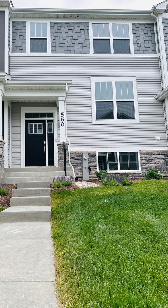 Photo 1 of 27 — 560 Wolverine Drive, Aurora, IL 60502