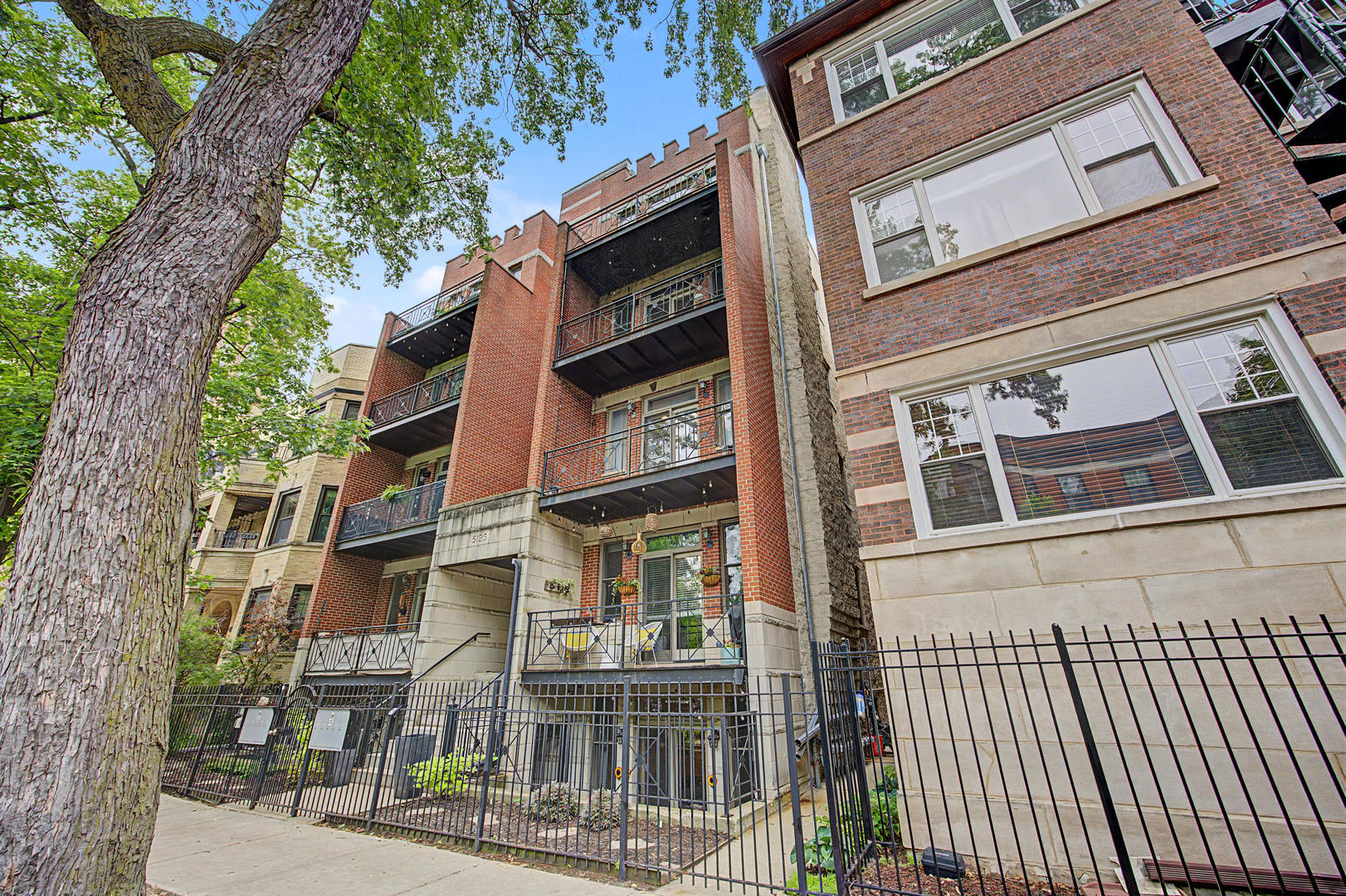 5125 N Kenmore Avenue PH-North-5N