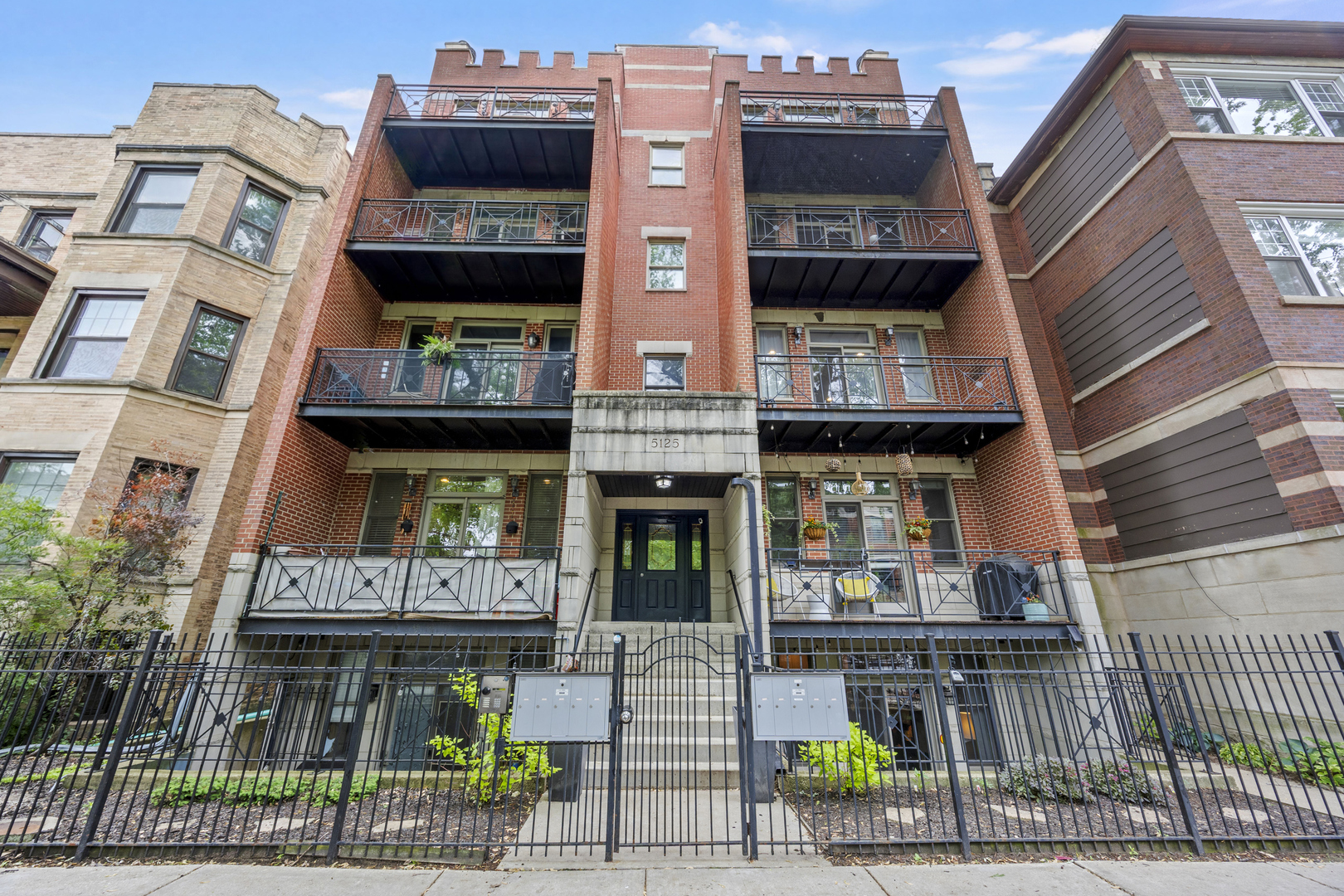 5125 N Kenmore Avenue PH-North-5N