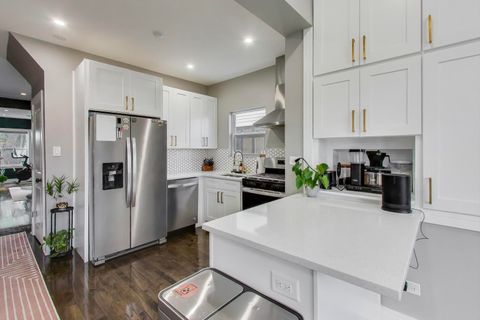 Tiny photo for 5524 N Luna Avenue, Chicago, IL 60630 (MLS # 12448844)