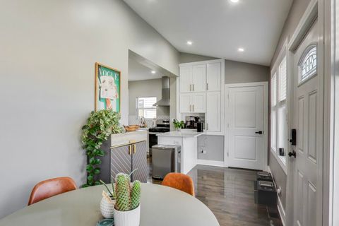 Tiny photo for 5524 N Luna Avenue, Chicago, IL 60630 (MLS # 12448844)