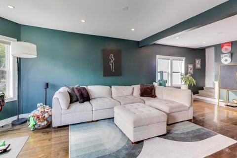 Tiny photo for 5524 N Luna Avenue, Chicago, IL 60630 (MLS # 12448844)