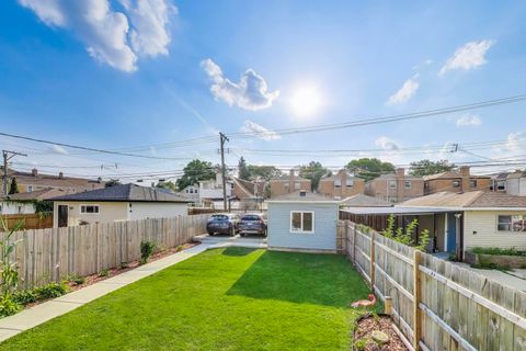 Tiny photo for 5524 N Luna Avenue, Chicago, IL 60630 (MLS # 12448844)