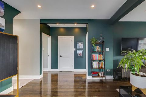 Tiny photo for 5524 N Luna Avenue, Chicago, IL 60630 (MLS # 12448844)